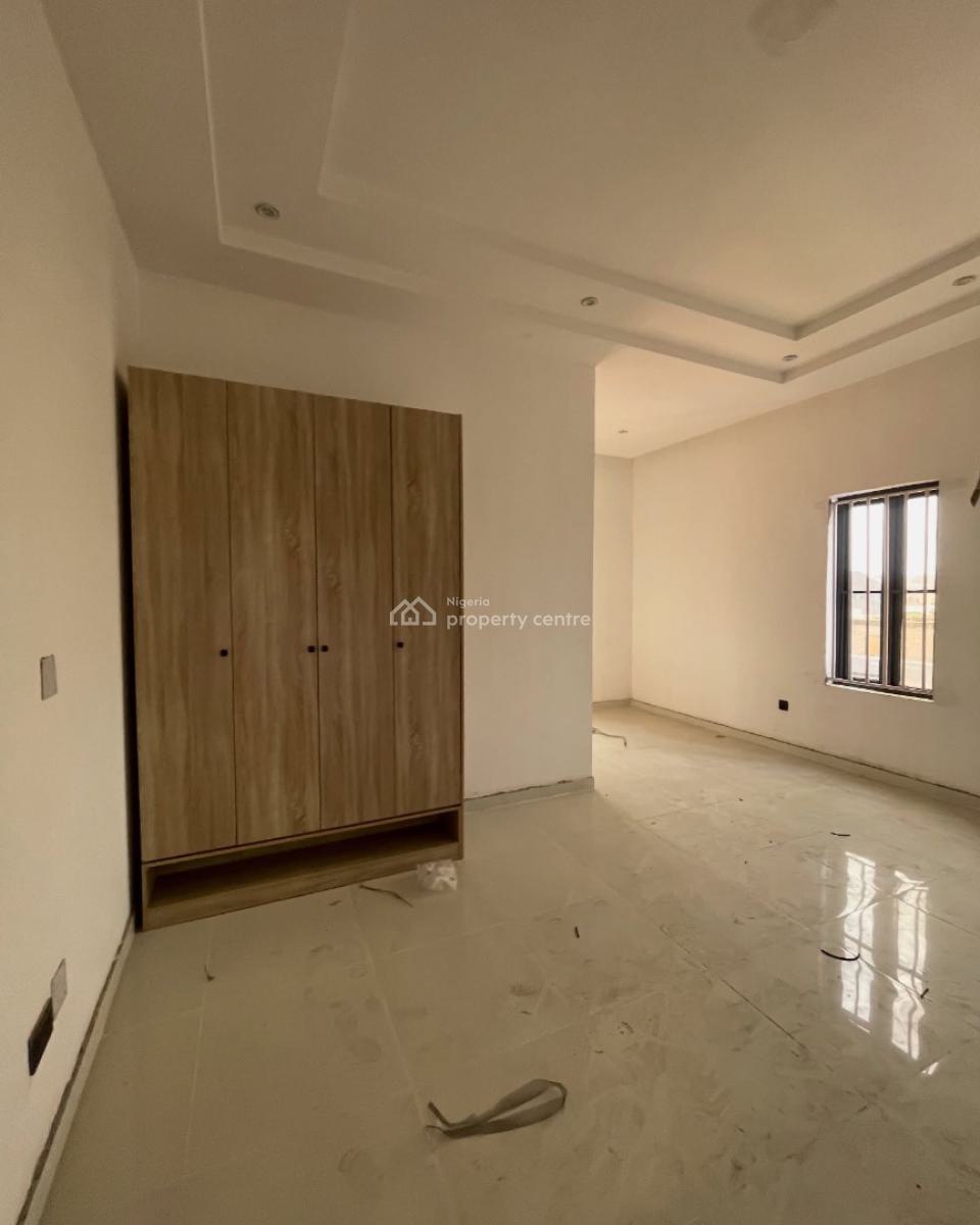 Massive 3 Bedroom Apartment with Pool & Elevator, Lekki Right, Lekki Phase 1, Lekki, Lagos, Flat / Apartment for Rent