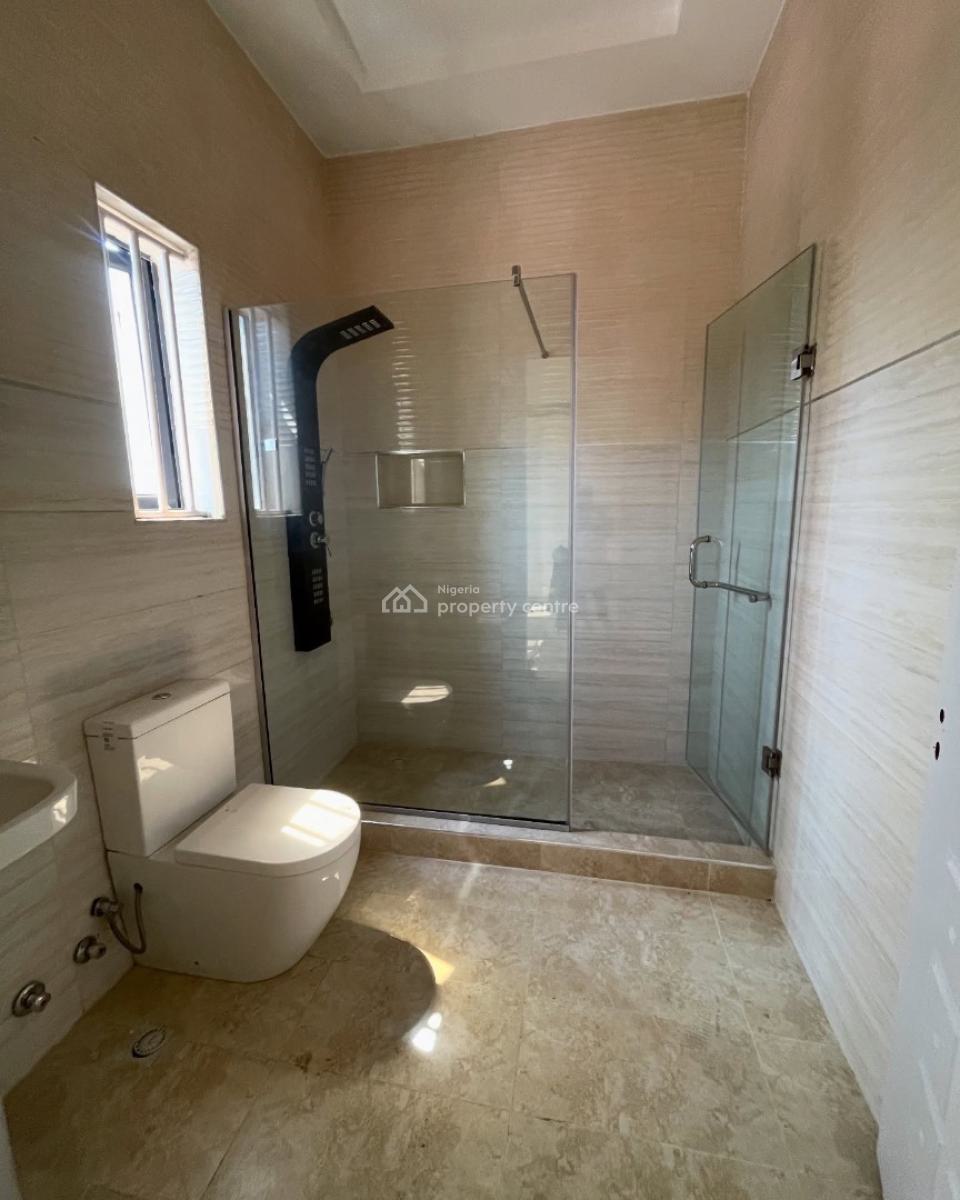 Massive 3 Bedroom Apartment with Pool & Elevator, Lekki Right, Lekki Phase 1, Lekki, Lagos, Flat / Apartment for Rent