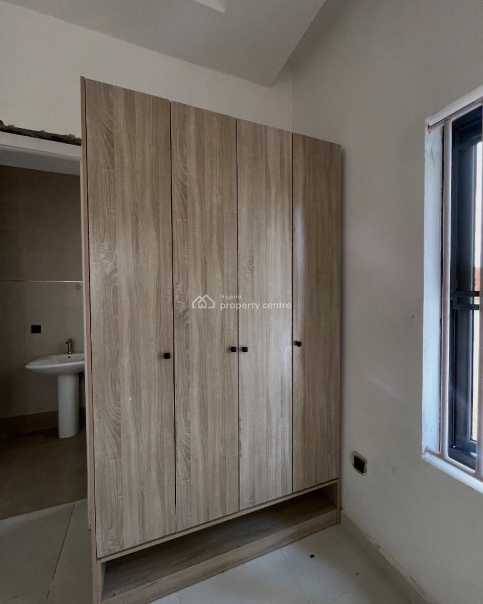 Massive 3 Bedroom Apartment with Pool & Elevator, Lekki Right, Lekki Phase 1, Lekki, Lagos, Flat / Apartment for Rent