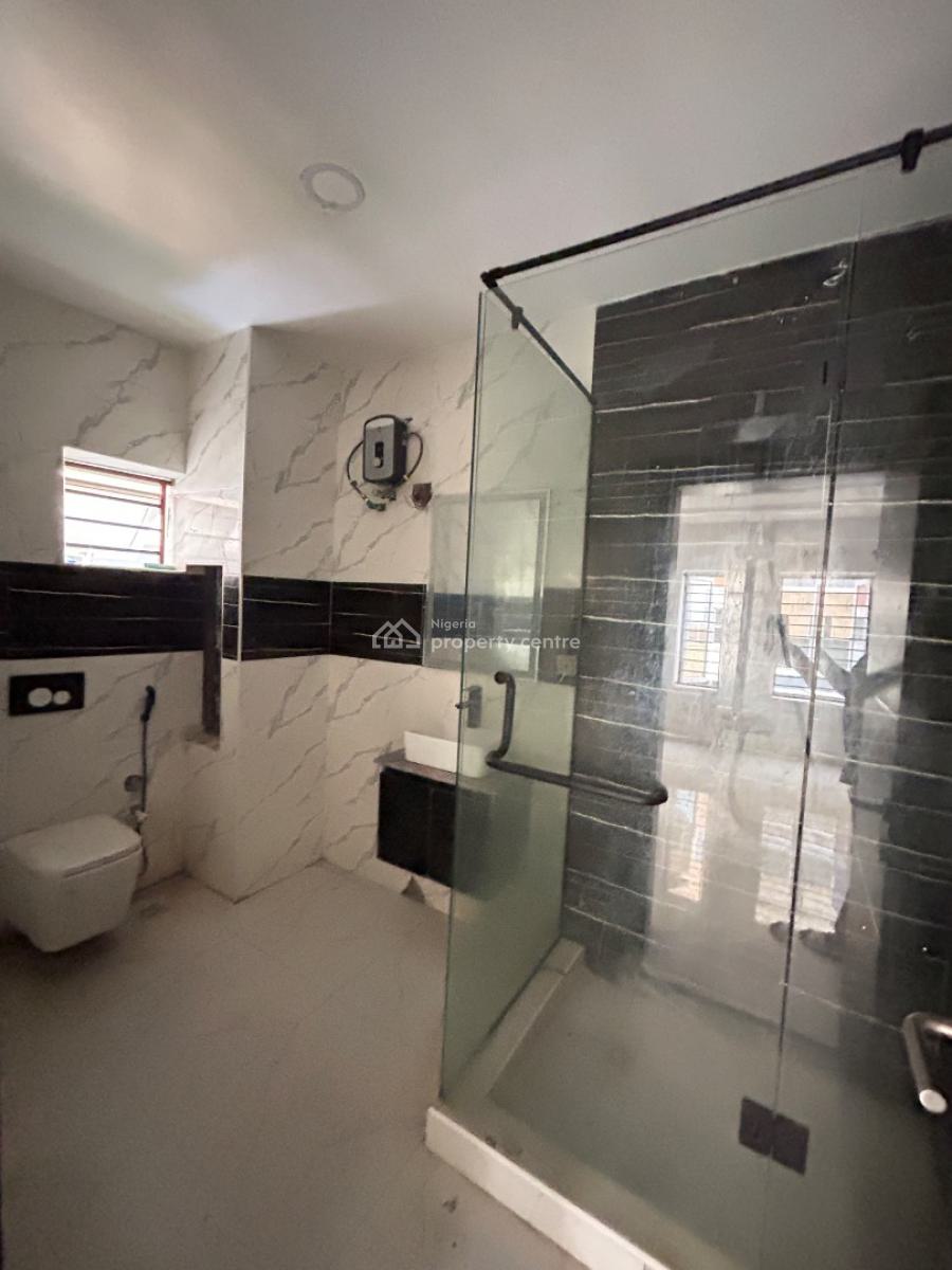 2 Bedroom Apartment with Bq, Lekki Phase 1, Lekki, Lagos, Flat / Apartment for Rent