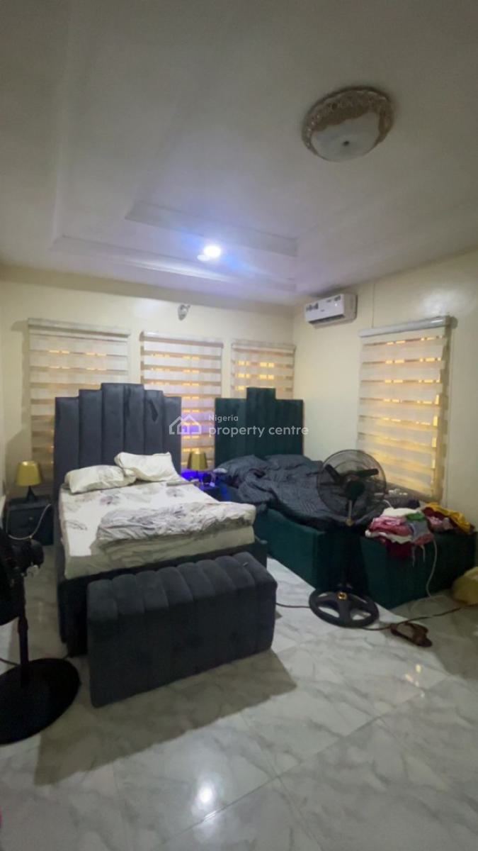 Monthly Furnished  Single Room with 2 Bed in It, Off Kunsela, Ikate Elegushi, Lekki, Lagos, Flat / Apartment for Rent