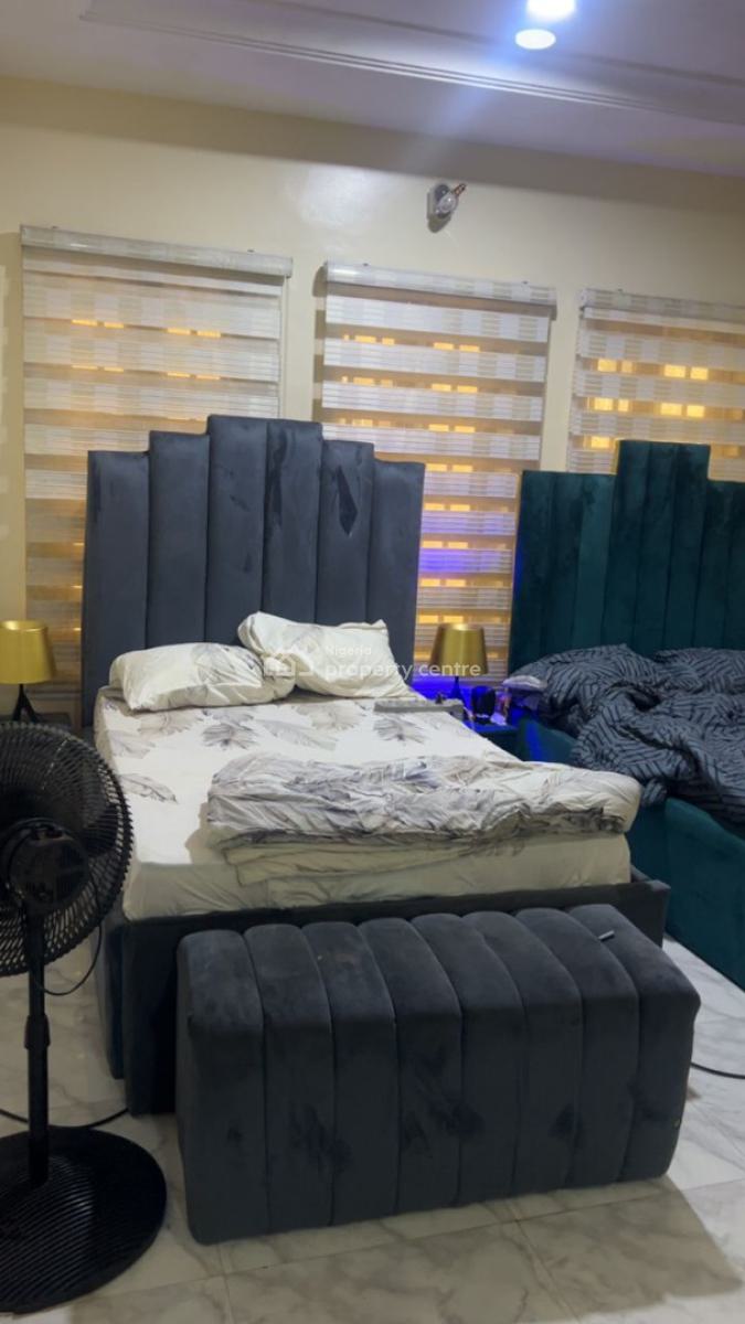 Monthly Furnished  Single Room with 2 Bed in It, Off Kunsela, Ikate Elegushi, Lekki, Lagos, Flat / Apartment for Rent