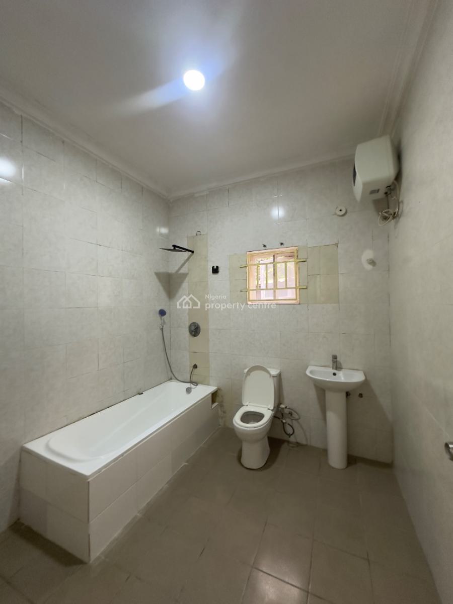 Well Spacious 3bedroom Apartment and a Bq, Off Oladimeji Alo, Lekki Phase 1, Lekki, Lagos, Flat / Apartment for Rent