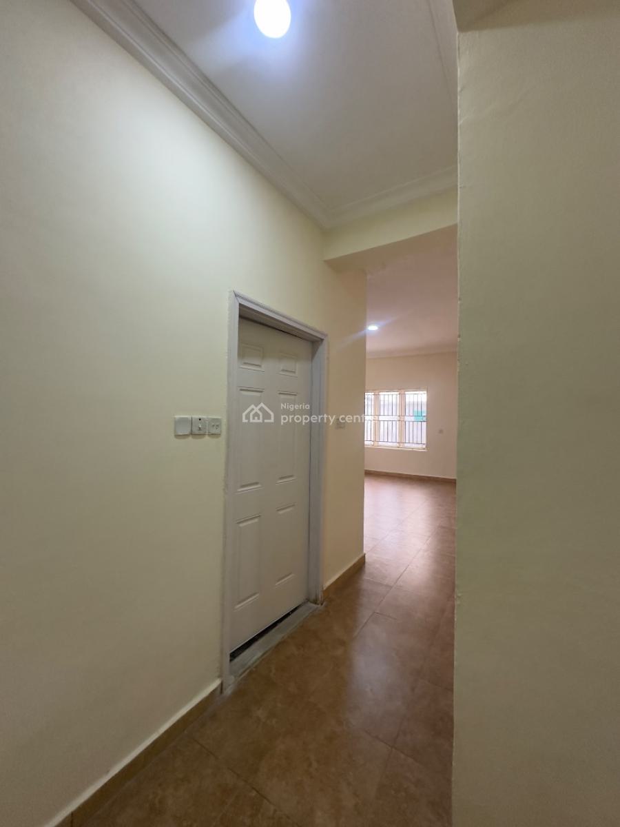 Well Spacious 3bedroom Apartment and a Bq, Off Oladimeji Alo, Lekki Phase 1, Lekki, Lagos, Flat / Apartment for Rent