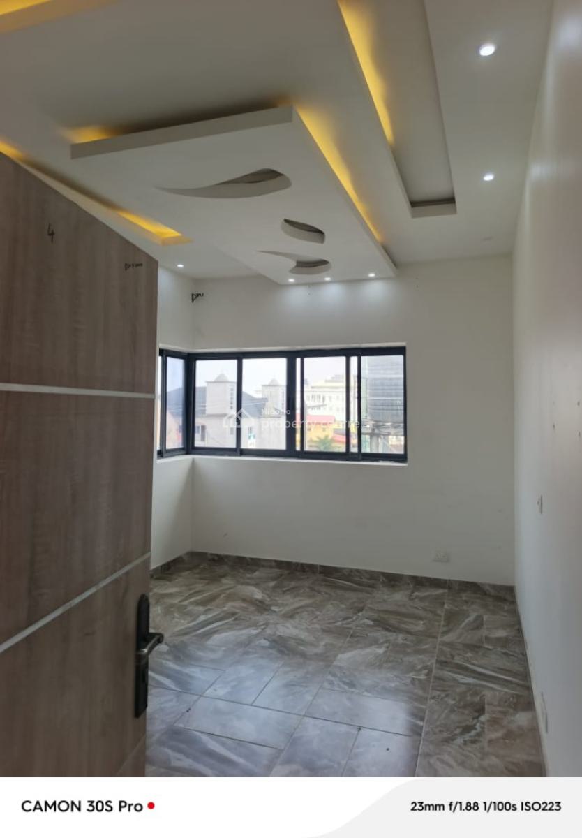 *just Out * 3bedroom Apartment, Conservation Road, Lekki, Lagos, Flat / Apartment for Rent