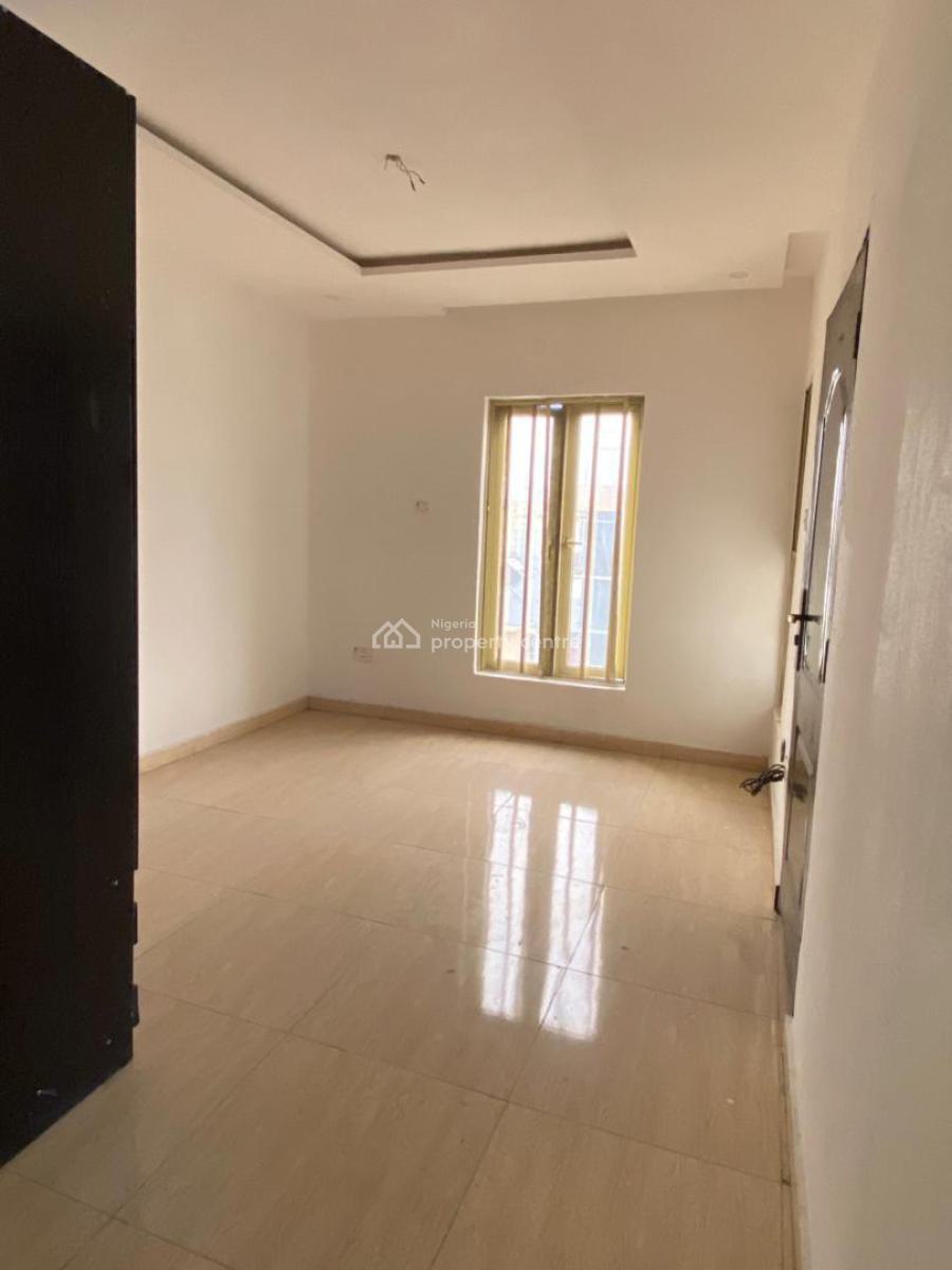 3bedroom Flat in a Secured Estate, Lekki Phase 1, Lekki, Lagos, Flat / Apartment for Rent
