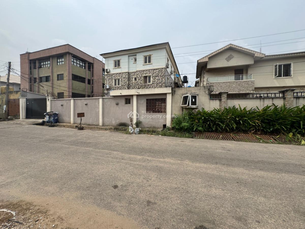 a 3 Bedroom Apartment, Magodo Shangisha, Gra Phase 2, Magodo, Lagos, Block of Flats for Sale