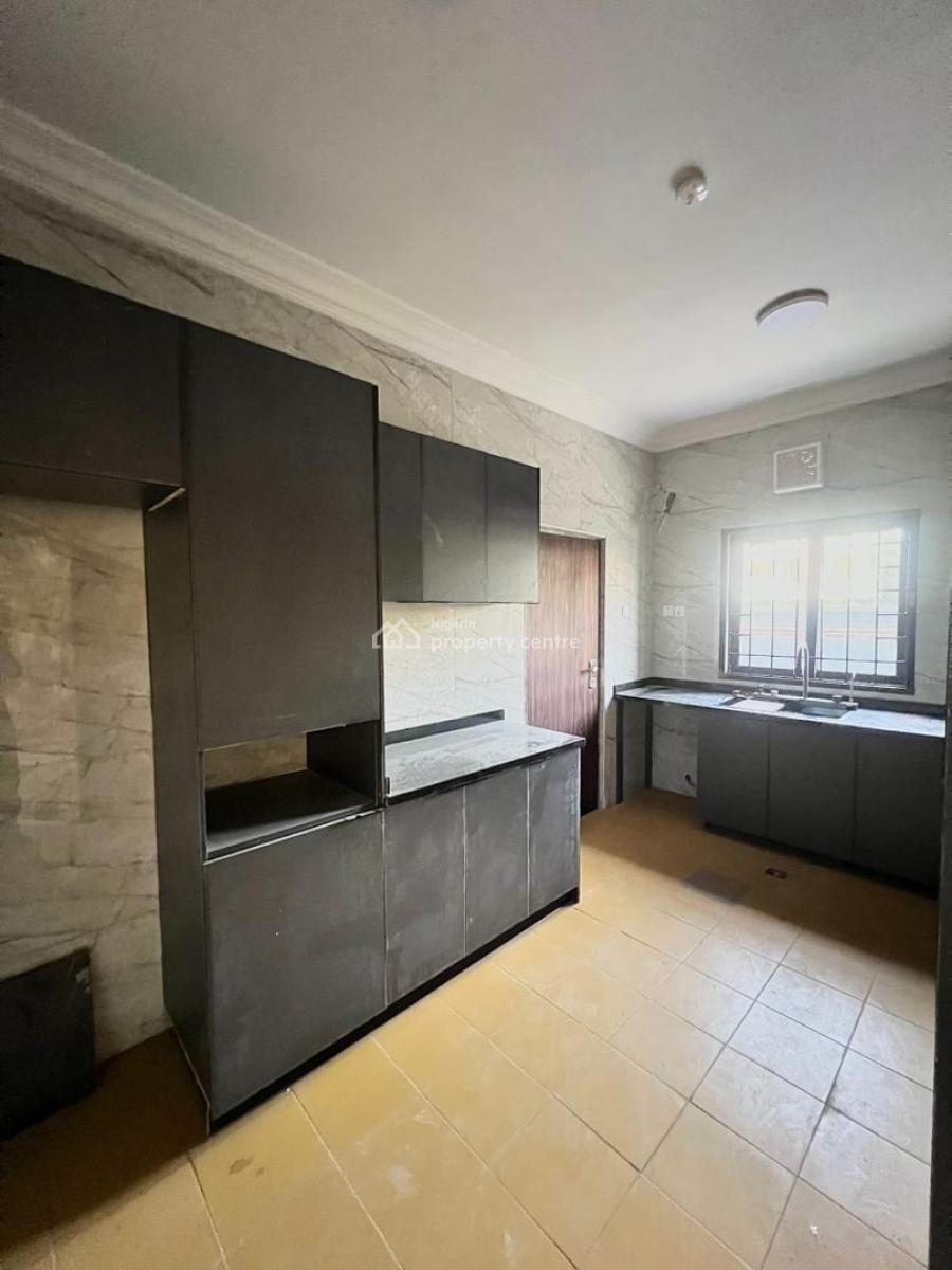 Very Spacious 3 Bedroom Apartment with Pool, Bq & Ac, Lekki Phase 1, Lekki, Lagos, Flat / Apartment for Rent