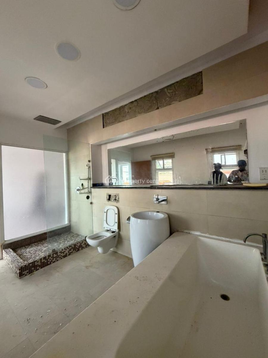 One of a Kind Spacious 2 Bedroom Penthouse with 24/7 Light & Cctv, Lekki Phase 1, Lekki, Lagos, Flat / Apartment for Rent