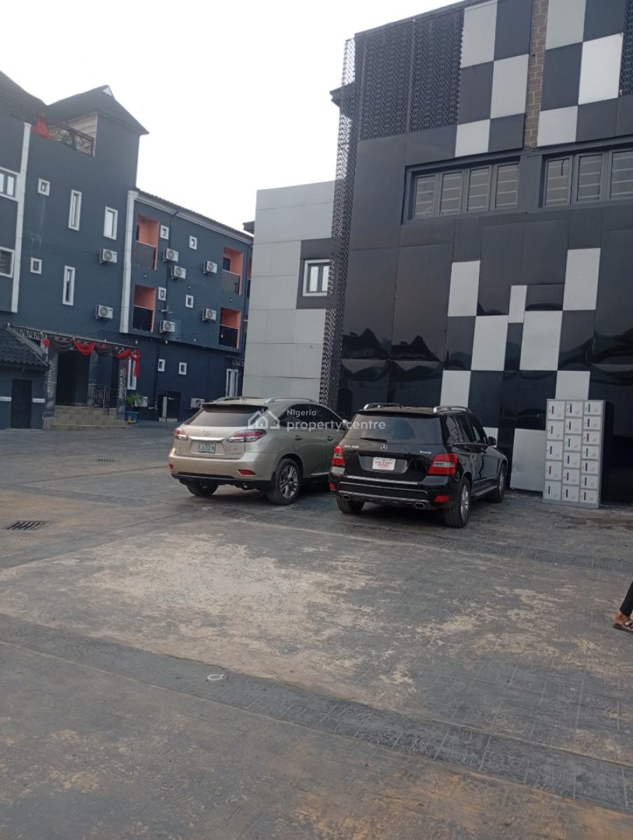 Executive Standard Club House, Opposite Omole Phase 1,lagos, Ojodu Berger, Ojodu, Lagos, Restaurant / Bar for Rent