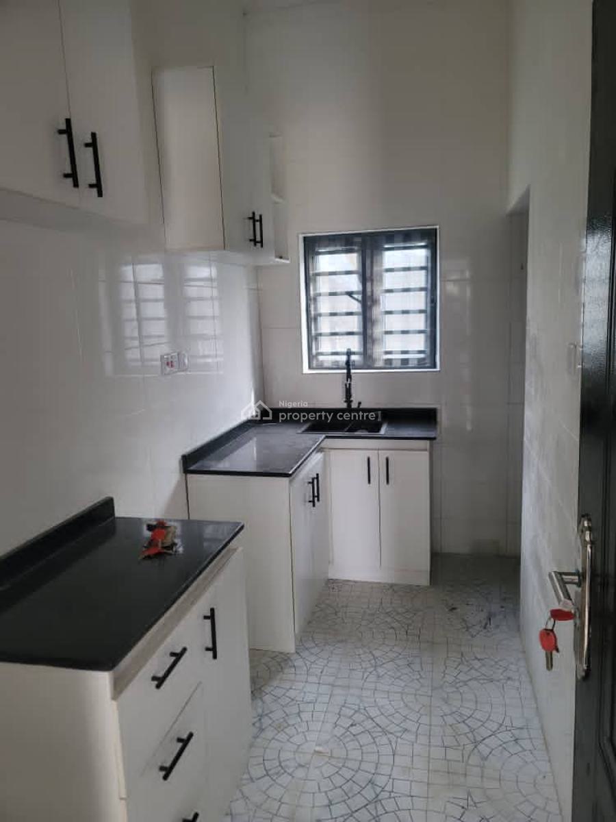 Well Maintained 2 Bedroom Apartment, Ologunfe Bustop, Awoyaya, Ibeju Lekki, Lagos, Flat / Apartment for Rent