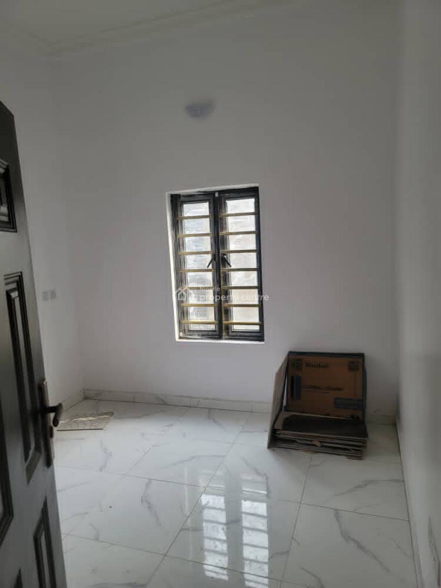 Well Maintained 2 Bedroom Apartment, Ologunfe Bustop, Awoyaya, Ibeju Lekki, Lagos, Flat / Apartment for Rent