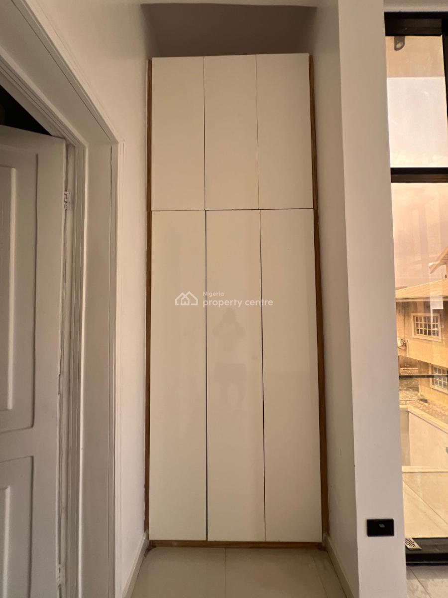 3 Bedroom Apartment with a Swimming Pool and Gym, Lekki Phase1, Lekki Phase 1, Lekki, Lagos, Flat / Apartment for Sale