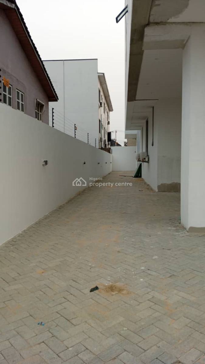 Spacious 2 Bedroom Apartment, Lekki, Lagos, Flat / Apartment for Sale