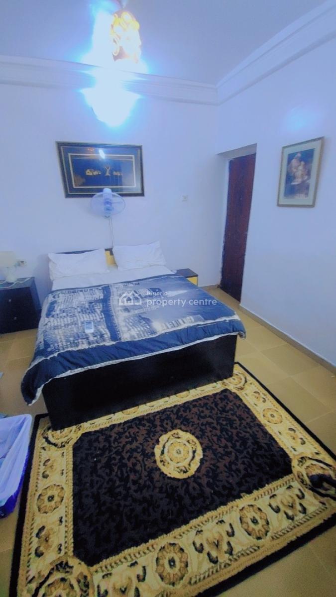 Luxury 1 Bedroom in a Serene Estate, Igbogbo Bayeku Road.beshide Fasola Estate., Igbogbo, Ikorodu, Lagos, Mini Flat (room and Parlour) Short Let