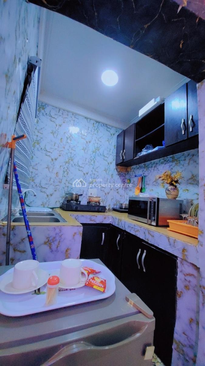 Luxury 1 Bedroom in a Serene Estate, Igbogbo Bayeku Road.beshide Fasola Estate., Igbogbo, Ikorodu, Lagos, Mini Flat (room and Parlour) Short Let