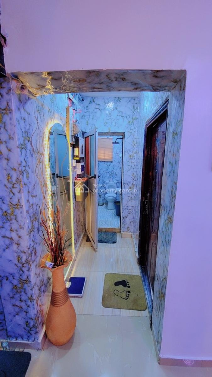 Luxury 1 Bedroom in a Serene Estate, Igbogbo Bayeku Road.beshide Fasola Estate., Igbogbo, Ikorodu, Lagos, Mini Flat (room and Parlour) Short Let