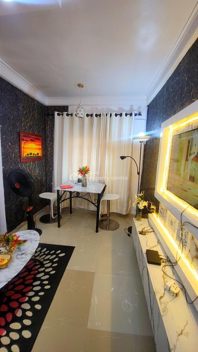 Luxury 1 Bedroom in a Serene Estate, Igbogbo Bayeku Road.beshide Fasola Estate., Igbogbo, Ikorodu, Lagos, Mini Flat (room and Parlour) Short Let