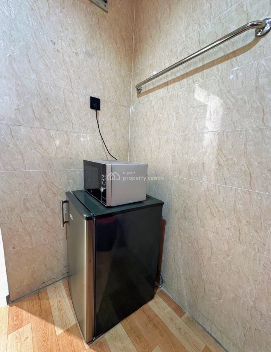 Stunning-two  Bedrooms Apartment, Alagomeji, Yaba, Lagos, Flat / Apartment Short Let