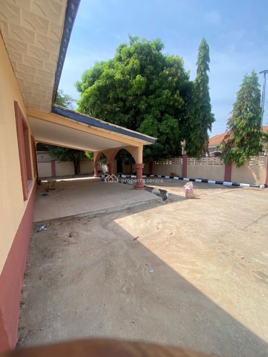 Massive 3 Bedroom Bungalow in a Big Compound Space, Behind General Hospital, Life Camp, Abuja, Detached Bungalow for Rent