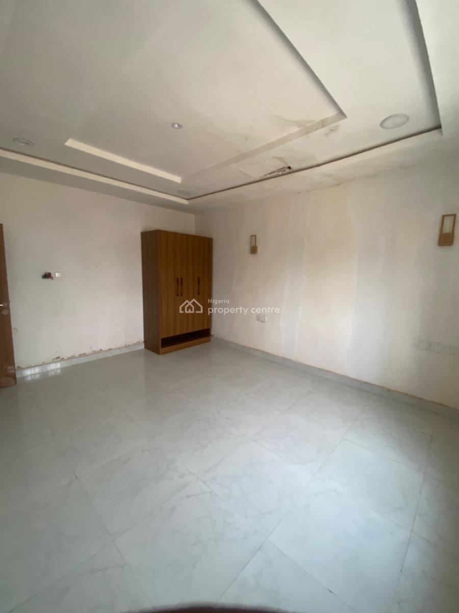 Luxury 8 Rooms Hotel /apartment in a Secured Estate , Tarred Road, Gaduwa, Abuja, Detached Duplex for Sale