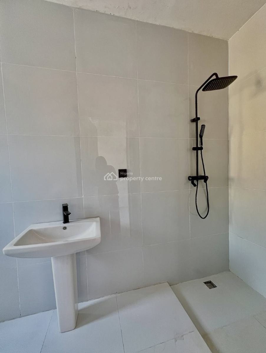 Fully Serviced 3 Bedroom Apartment, Lekki Phase 1, Lekki, Lagos, Block of Flats for Sale