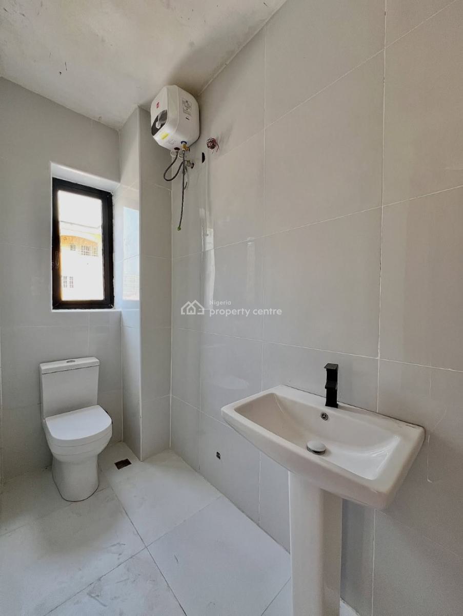 Fully Serviced 2 Bedroom Apartment, Lekki Phase 1, Lekki, Lagos, Block of Flats for Sale