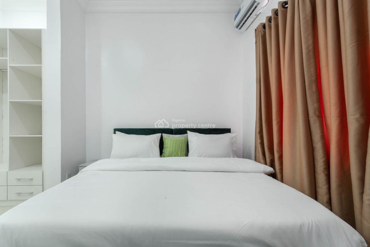 Luxury 3 Bedroom Apartment, Folashade Ave, Lekki Phase 1, Lekki, Lagos, Flat / Apartment Short Let
