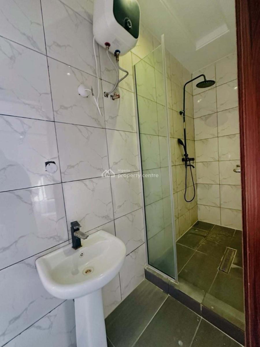 Fully Serviced 3-bedroom Maisonette with Bq, Lekki Phase 1, Lekki, Lagos, Flat / Apartment for Rent