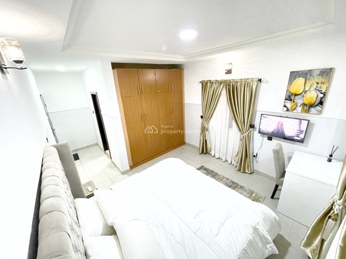 Luxury 3 Bedroom Flat, Gra Phase 2, Magodo, Lagos, Flat / Apartment for Sale