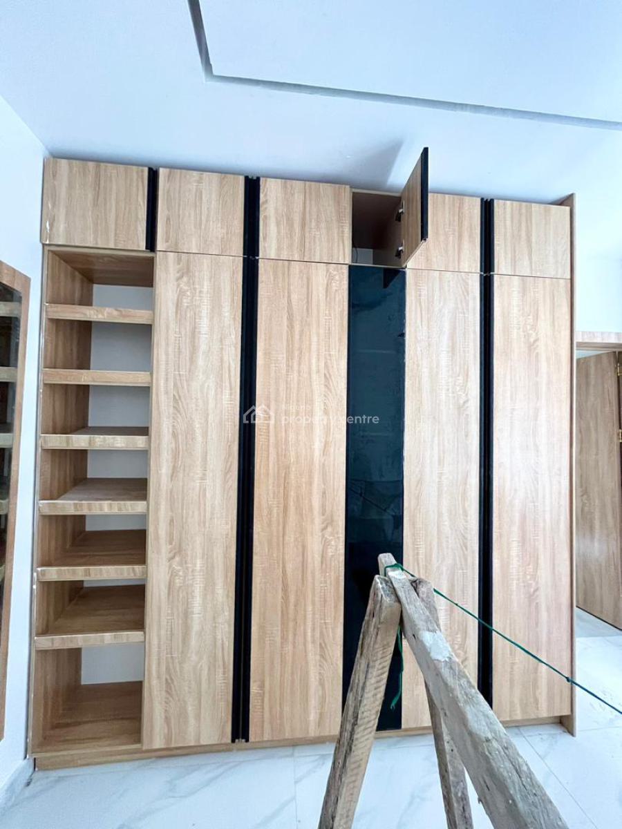 Contemporary 2 Bedroom Apartment with Swimming Pool  & Gym, Lekki Phase 1, Lekki, Lagos, Flat / Apartment for Sale