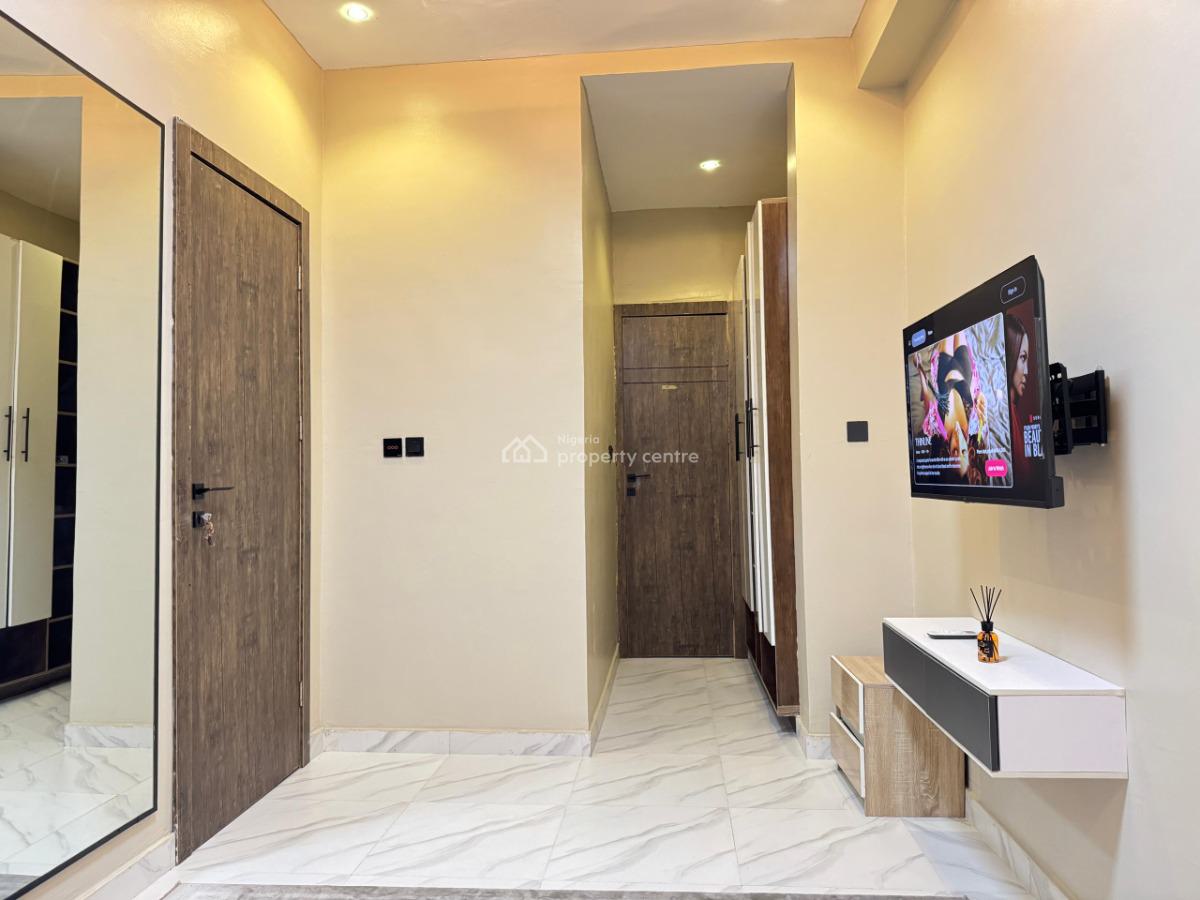 Luxury 1 Bedroom with Pool, Ps5, Snooker, Elevator in a Secure Estate, Ikate, Lekki, Lagos, Flat / Apartment Short Let