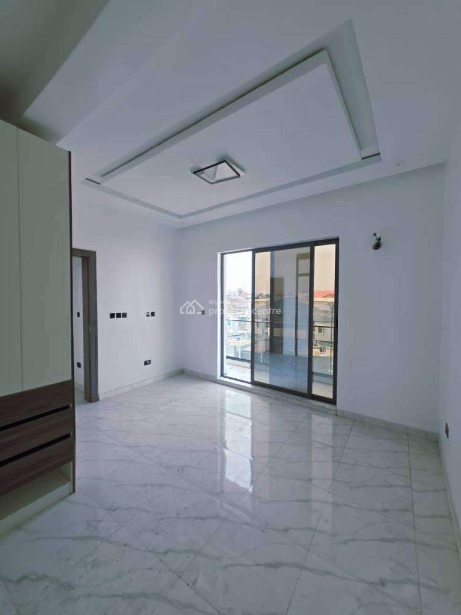 Luxury 3 Bedroom Apartment, Off Adebayo Doherty, Lekki Phase 1, Lekki, Lagos, Flat / Apartment for Sale