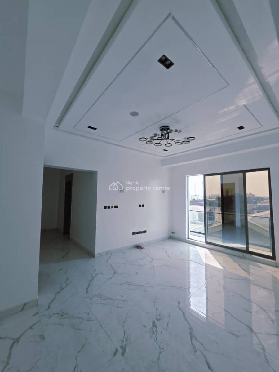 Luxury 3 Bedroom Apartment, Off Adebayo Doherty, Lekki Phase 1, Lekki, Lagos, Flat / Apartment for Sale