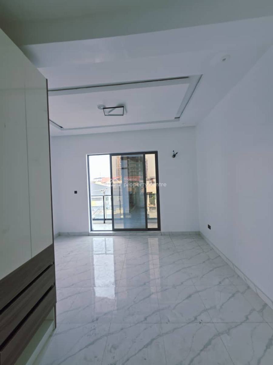 Luxury 3 Bedroom Apartment, Off Adebayo Doherty, Lekki Phase 1, Lekki, Lagos, Flat / Apartment for Sale