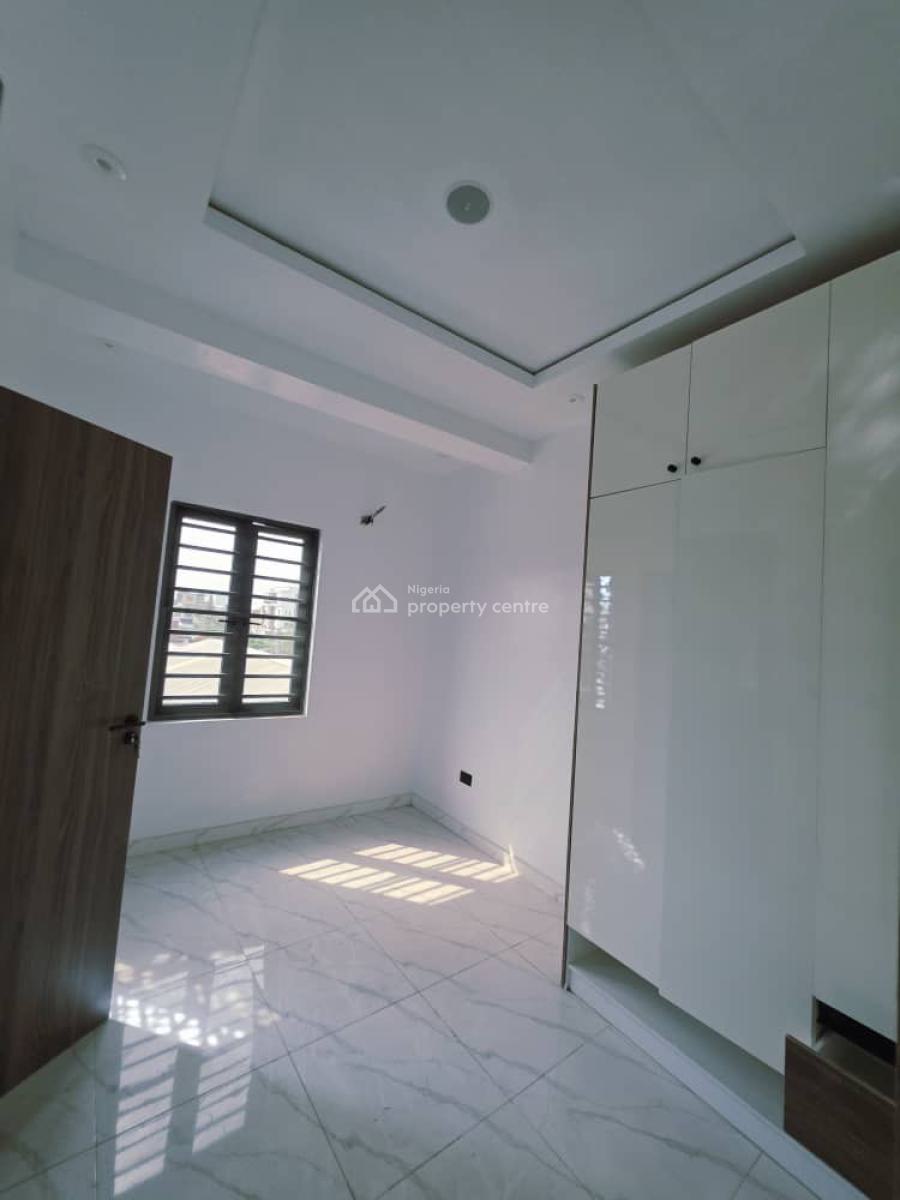 Luxury 3 Bedroom Apartment, Off Adebayo Doherty, Lekki Phase 1, Lekki, Lagos, Flat / Apartment for Sale