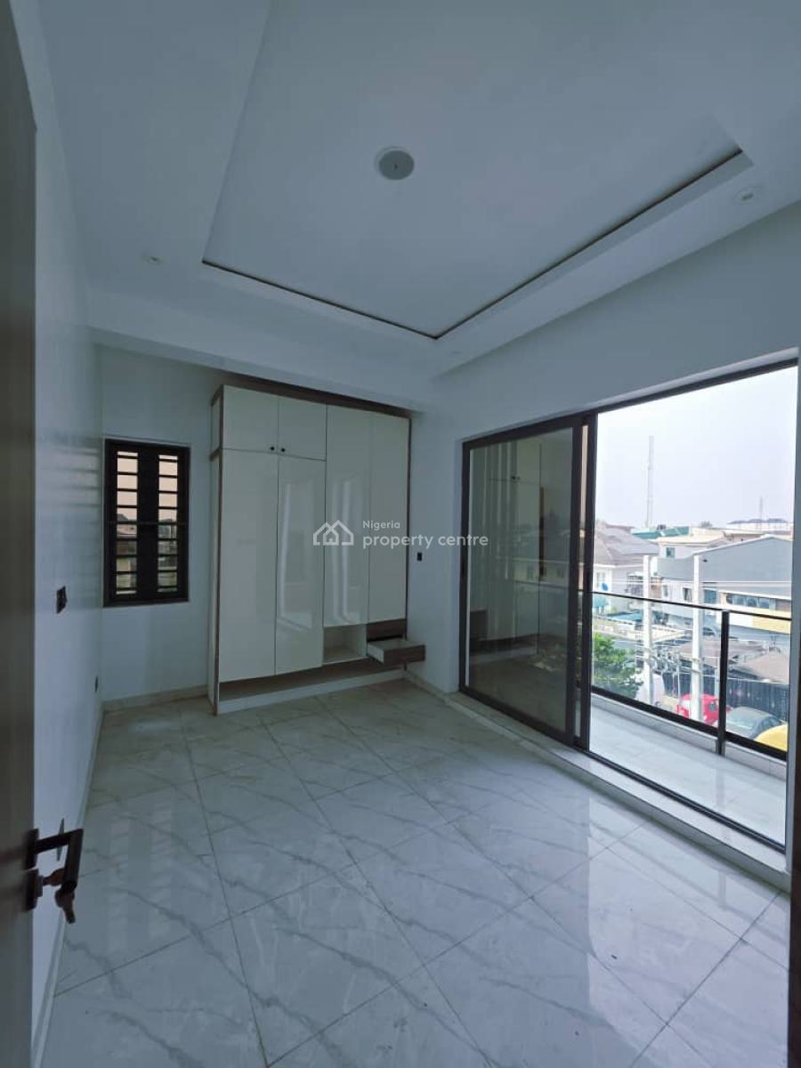 Luxury 3 Bedroom Apartment, Off Adebayo Doherty, Lekki Phase 1, Lekki, Lagos, Flat / Apartment for Sale