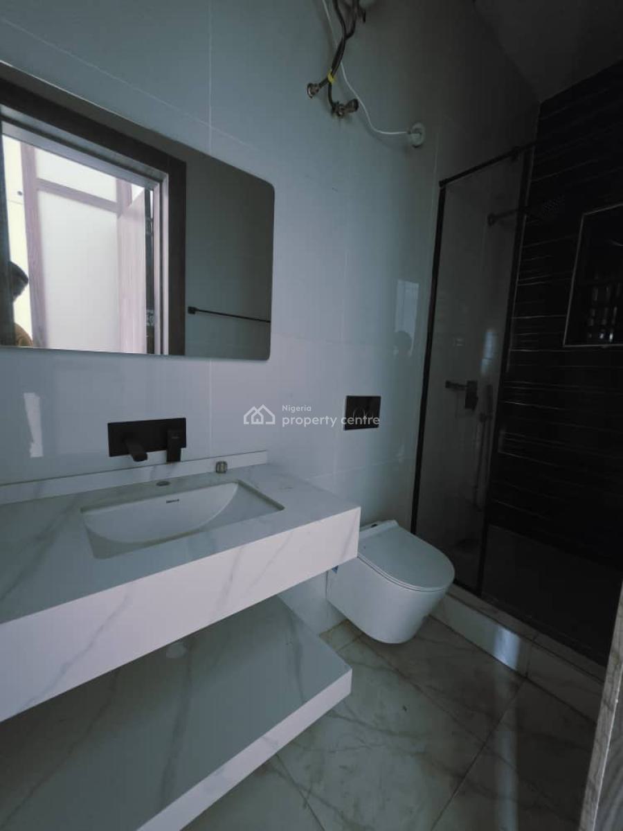 Luxury 3 Bedroom Apartment, Off Adebayo Doherty, Lekki Phase 1, Lekki, Lagos, Flat / Apartment for Sale