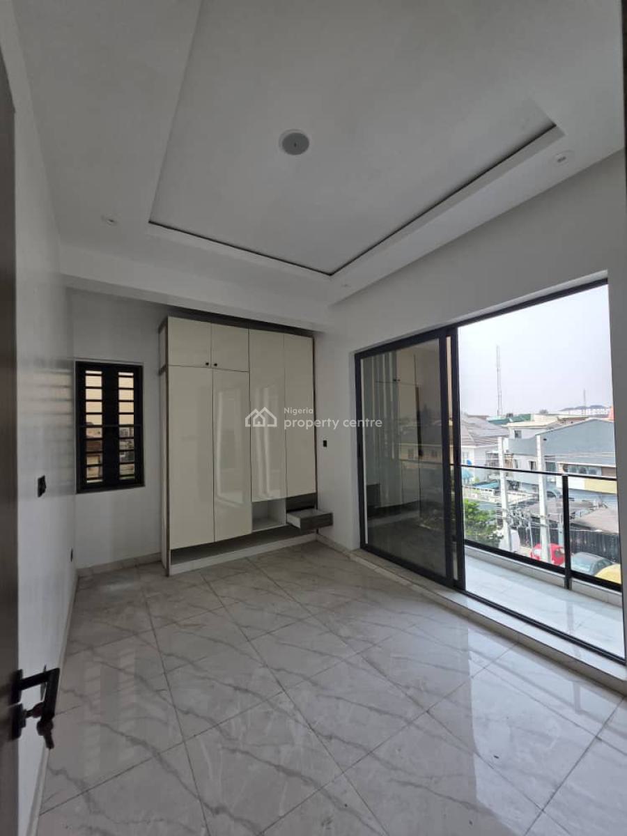 Luxury 3 Bedroom Apartment, Off Adebayo Doherty, Lekki Phase 1, Lekki, Lagos, Flat / Apartment for Sale