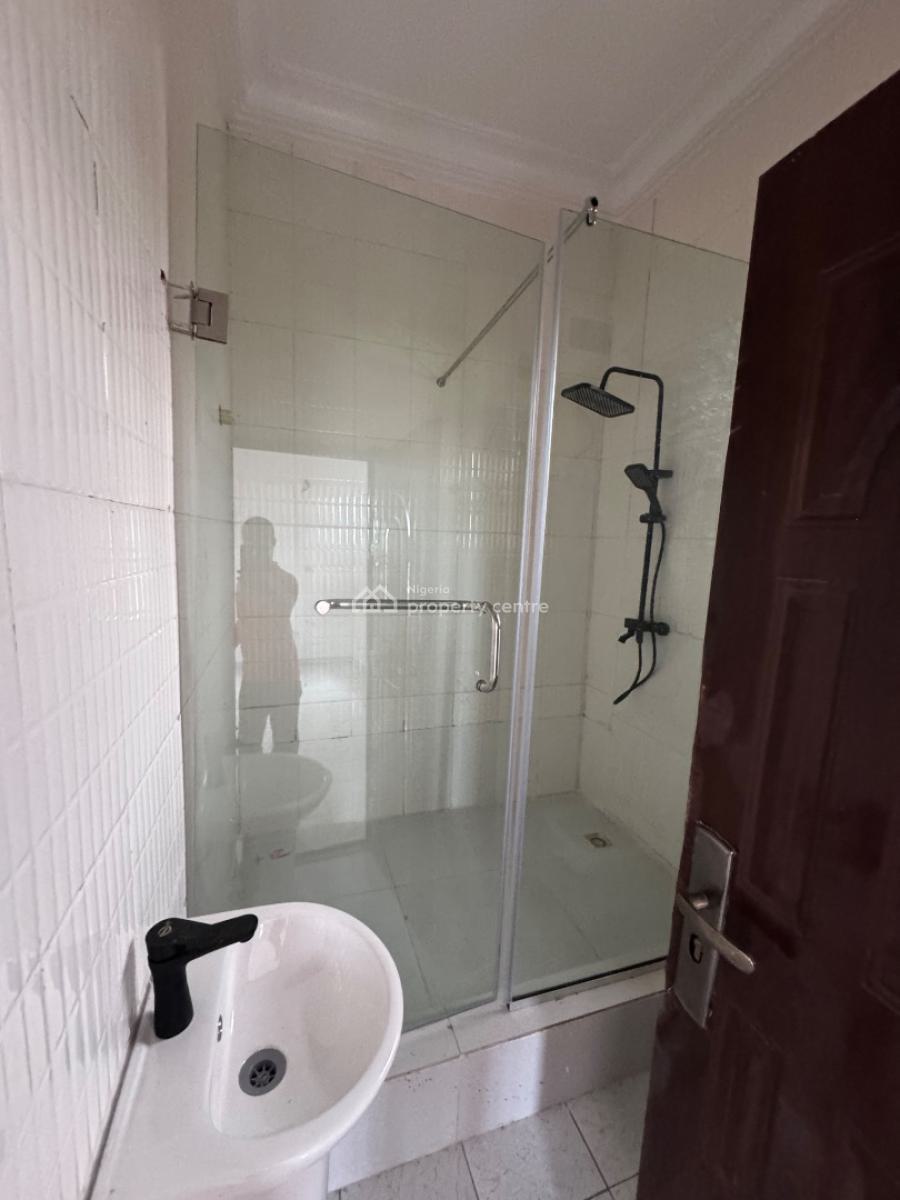 Lovely 2 Bedroom Flat + Balcony, Off Admiralty Way, Lekki Phase 1, Lekki, Lagos, Flat / Apartment for Rent