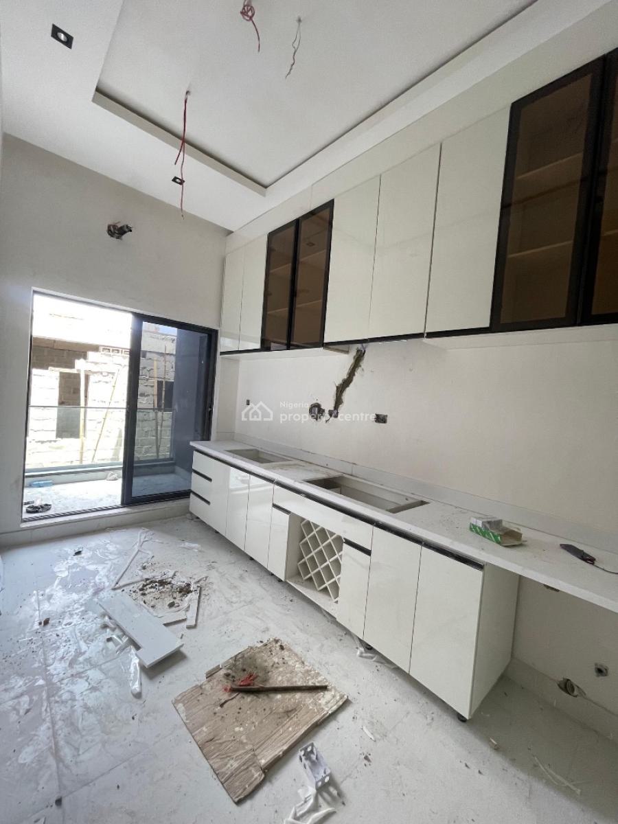 Two (2) Bedroom Apartment with Bq, Lekki Phase 1, Lekki, Lagos, Flat / Apartment for Rent