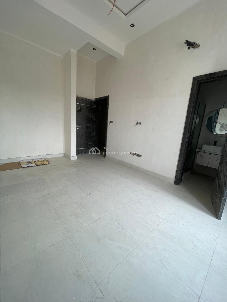 Two (2) Bedroom Apartment with Bq, Lekki Phase 1, Lekki, Lagos, Flat / Apartment for Rent
