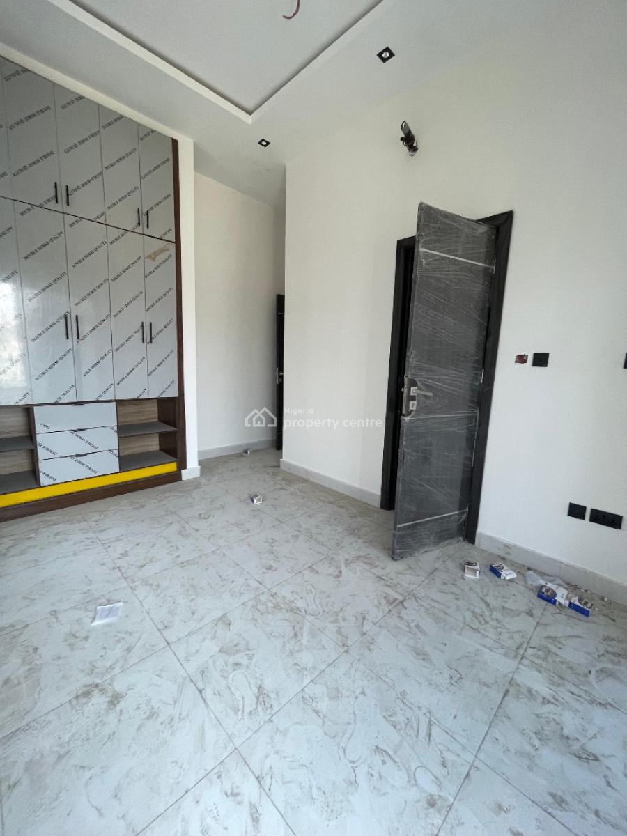 Two (2) Bedroom Apartment with Bq, Lekki Phase 1, Lekki, Lagos, Flat / Apartment for Rent