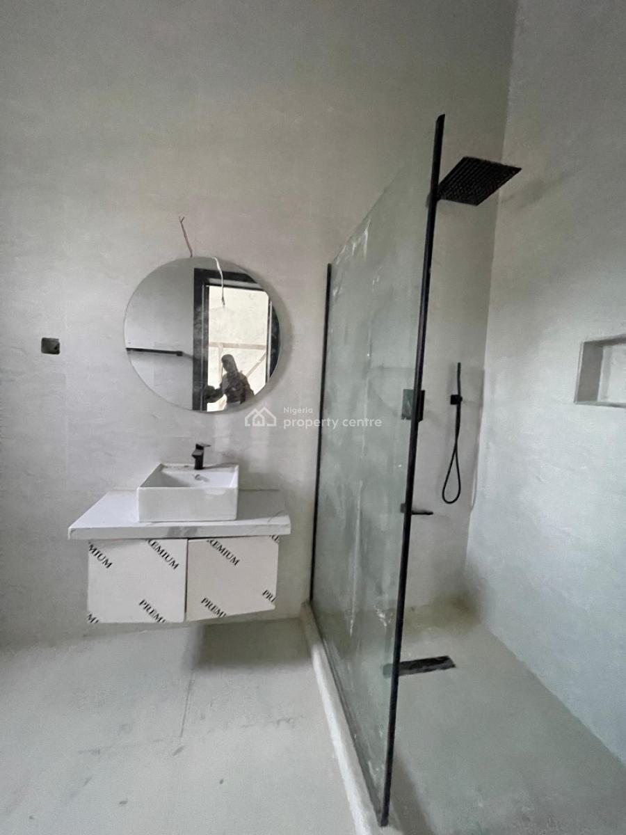 Two (2) Bedroom Apartment with Bq, Lekki Phase 1, Lekki, Lagos, Flat / Apartment for Rent