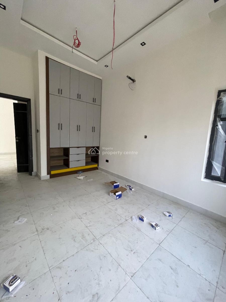 Two (2) Bedroom Apartment with Bq, Lekki Phase 1, Lekki, Lagos, Flat / Apartment for Rent