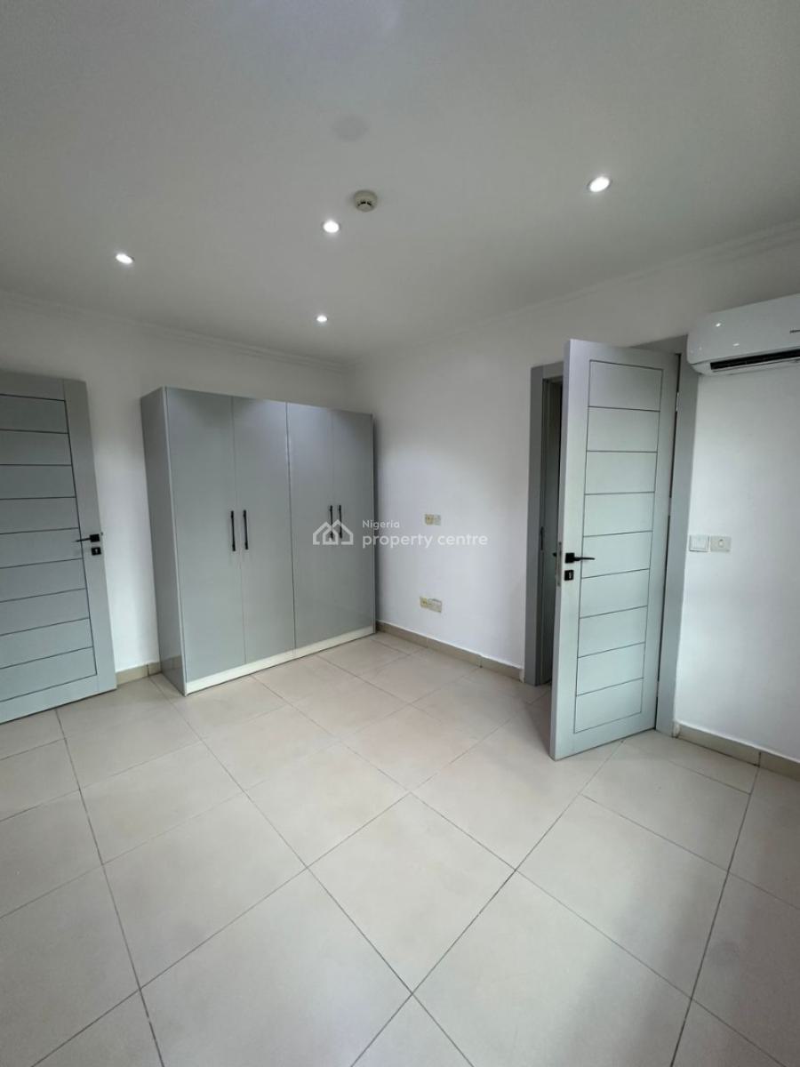 Well-maintained 2-bedroom Apartment with Swimming Pool, Old Ikoyi, Ikoyi, Lagos, Flat / Apartment for Rent