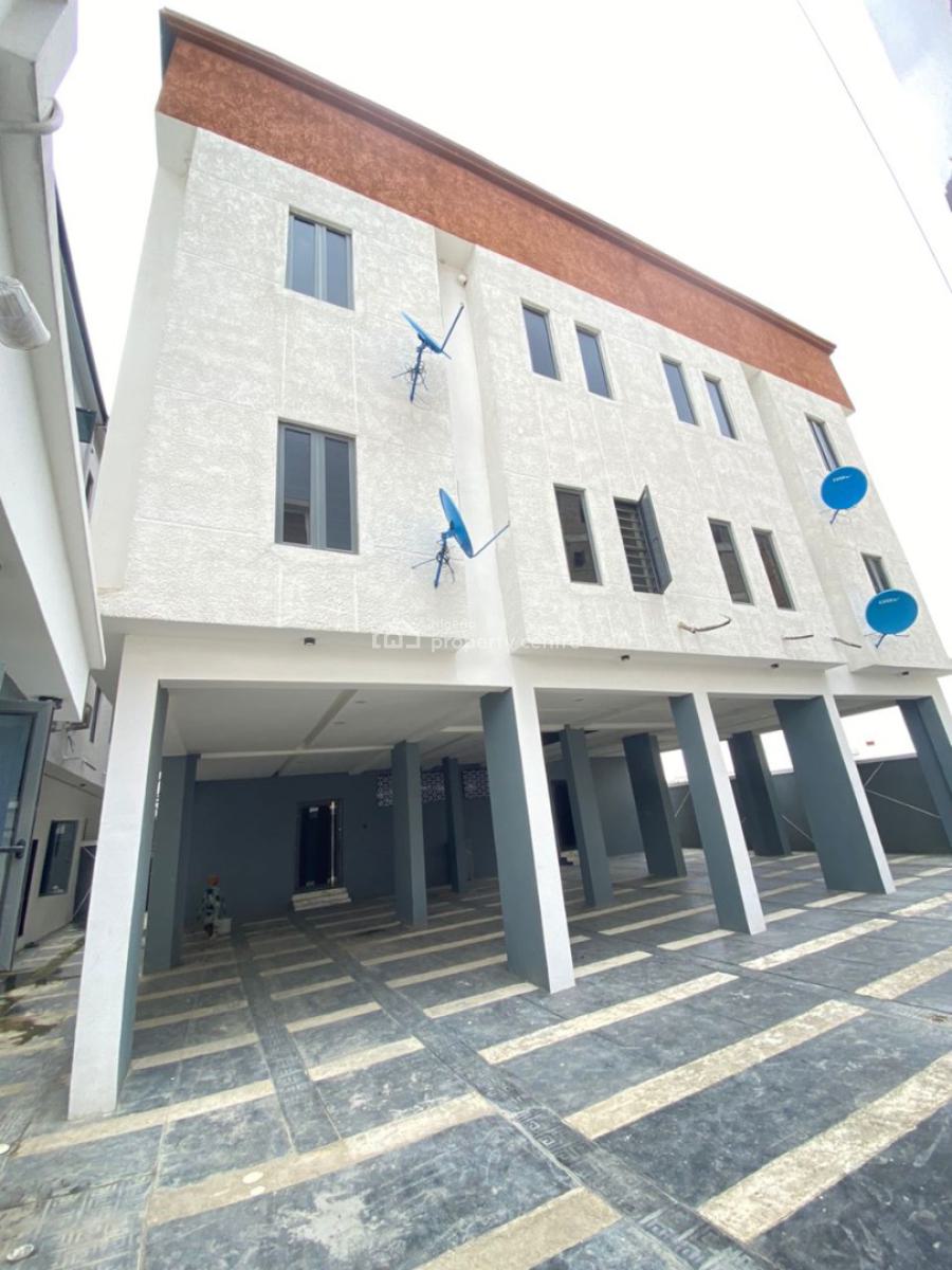 Lovely 2 Bedroom Apartment in an Estate, Lekki Phase 1, Lekki, Lagos, Flat / Apartment for Rent