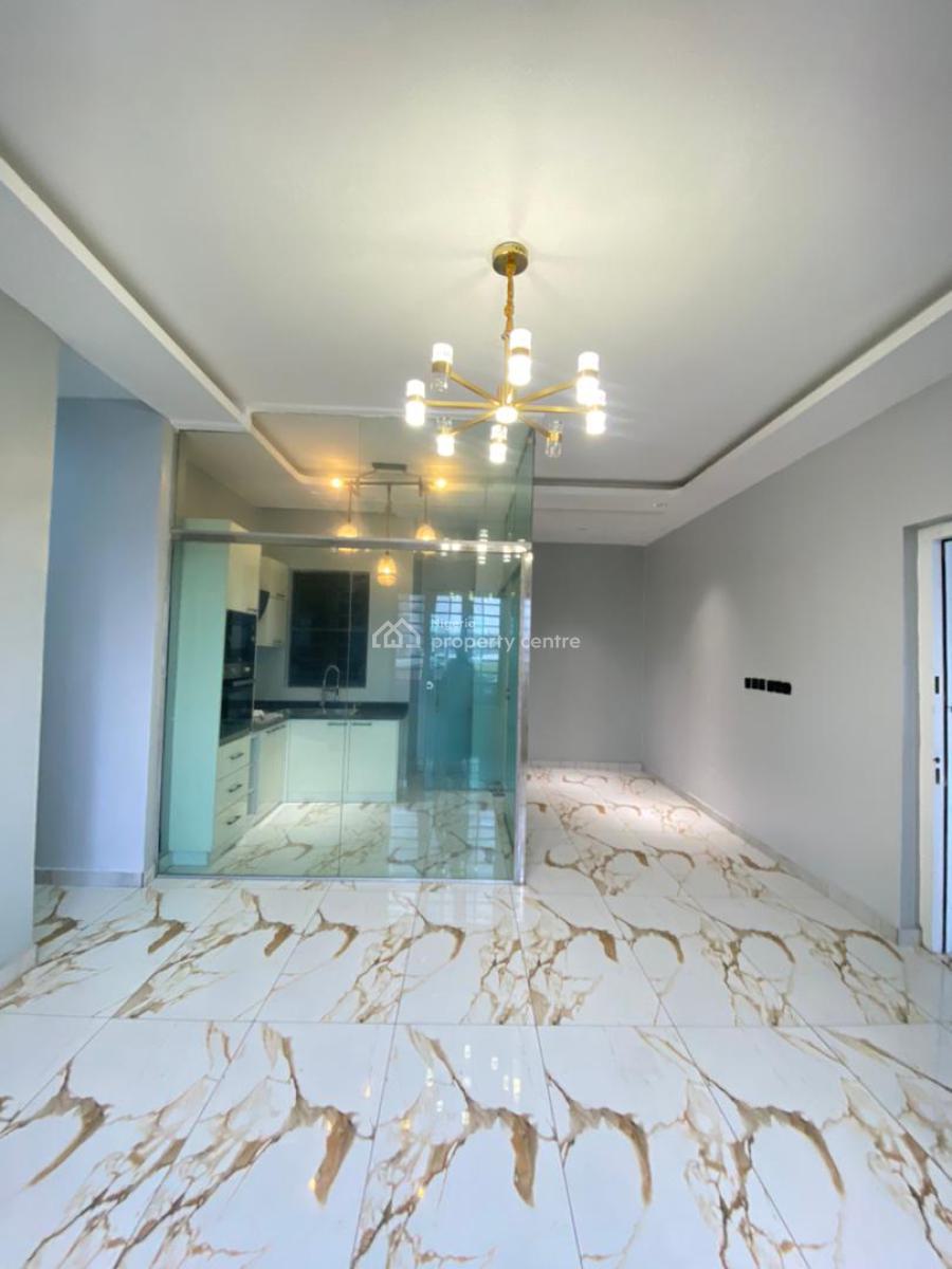 Lovely 2 Bedroom Apartment in an Estate, Lekki Phase 1, Lekki, Lagos, Flat / Apartment for Rent