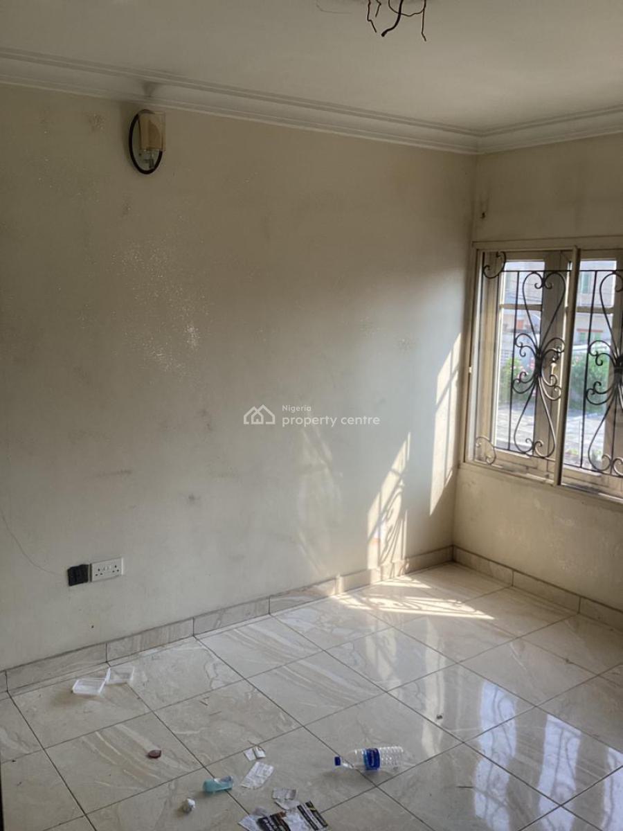 Well Maintained 3 Bedroom Semi-detached Duplex + Bq, Self Compound, Lekki Phase 1, Lekki, Lagos, Semi-detached Duplex for Rent