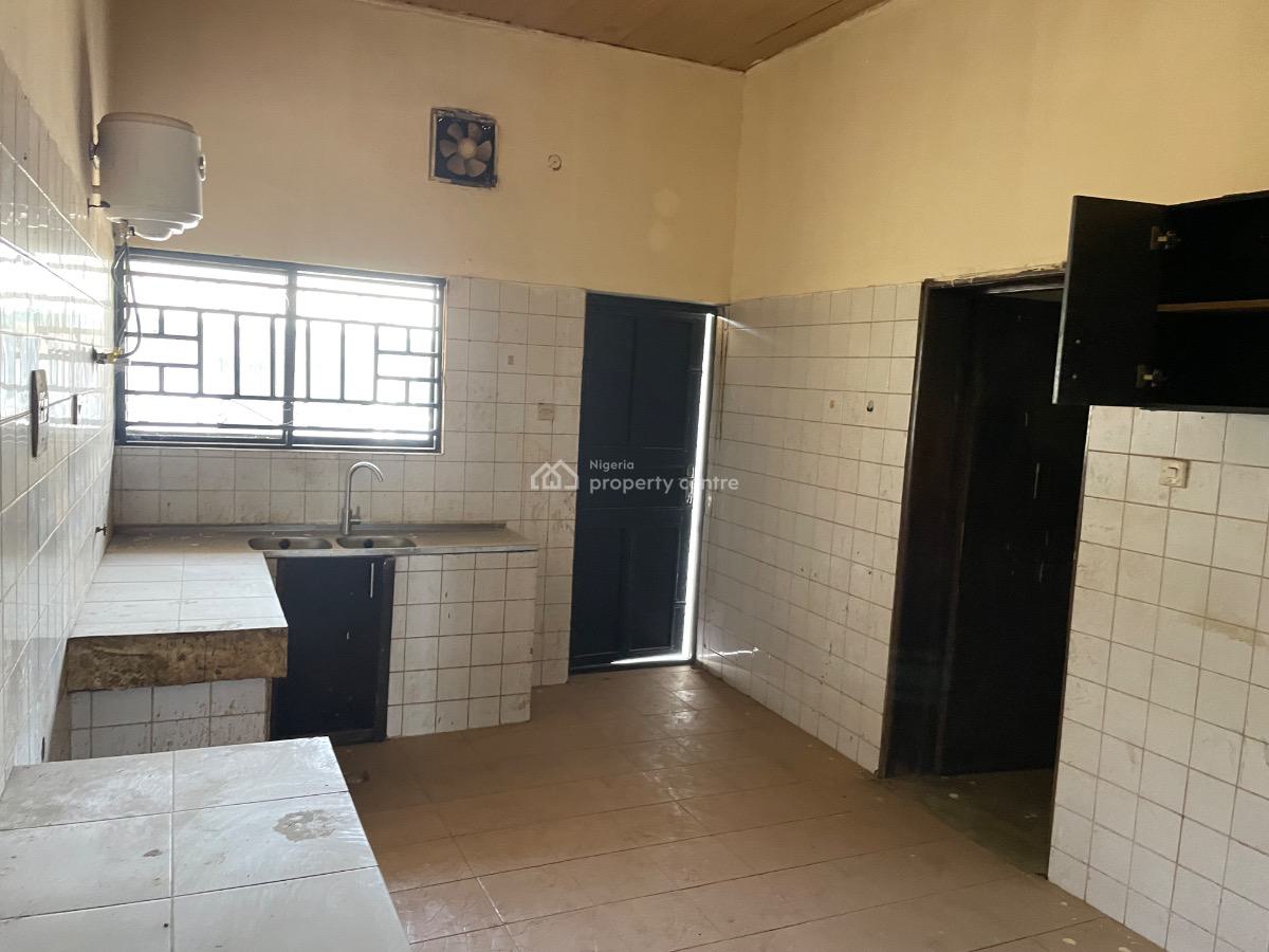 3 Bedrooms Flat, Fha By Flyover Hotel, Fha (f.h.a), Lugbe District, Abuja, Flat / Apartment for Rent